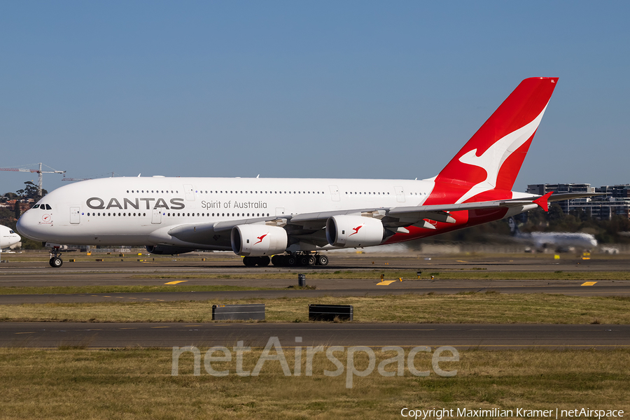 Qantas Airbus A380-842 (VH-OQL) | Photo 389820