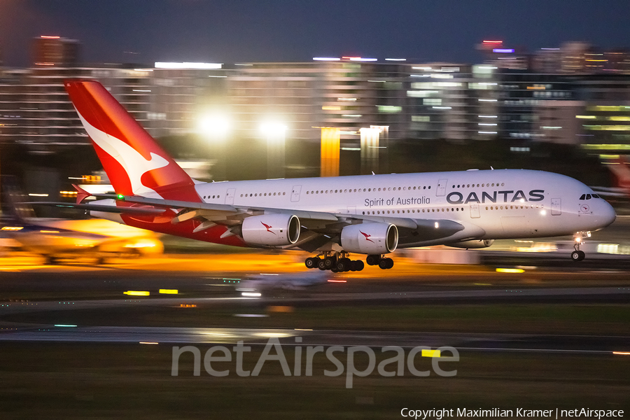 Qantas Airbus A380-842 (VH-OQL) | Photo 390537
