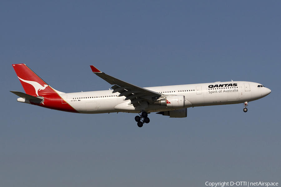 Qantas Airbus A330-301 (VH-QPA) | Photo 283873