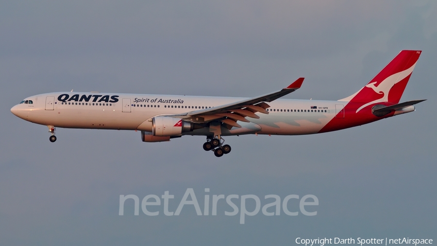 Qantas Airbus A330-301 (VH-QPB) | Photo 205664