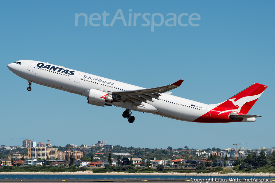 Qantas Airbus A330-301 (VH-QPB) | Photo 369685
