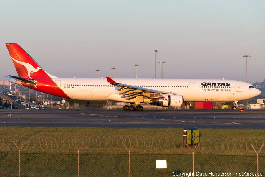 Qantas Airbus A330-301 (VH-QPB) | Photo 96322