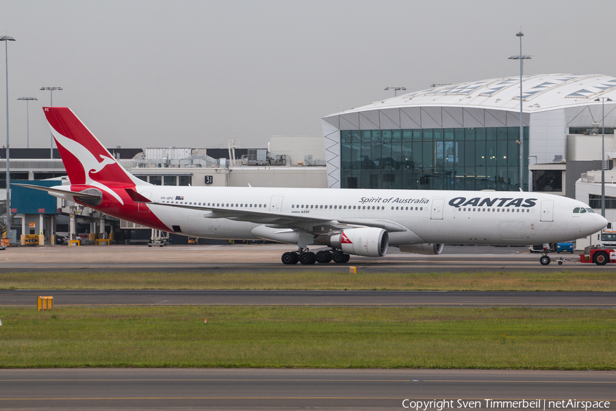 Qantas Airbus A330-301 (VH-QPC) | Photo 284083