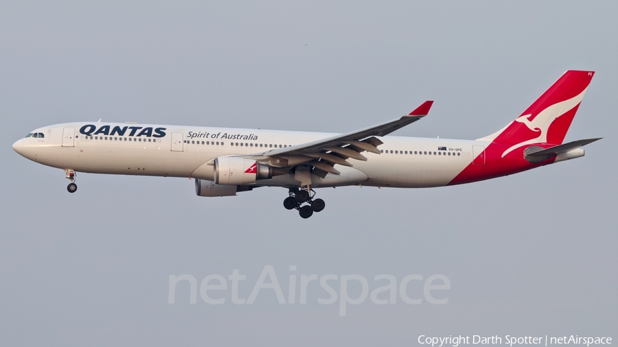 Qantas Airbus A330-303 (VH-QPE) | Photo 205665