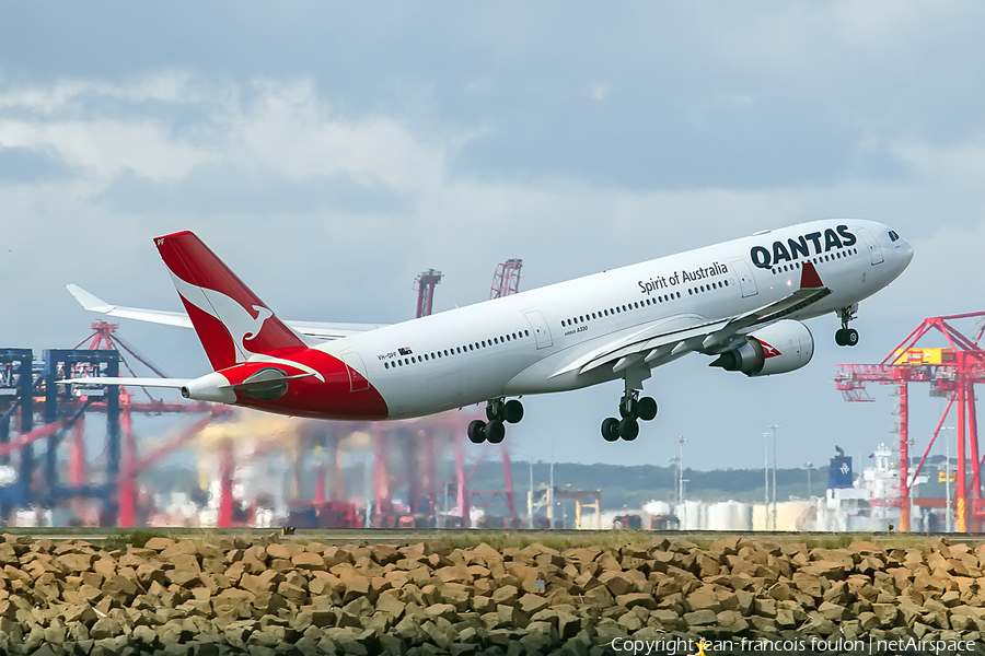 Qantas Airbus A330-303 (VH-QPF) | Photo 150804
