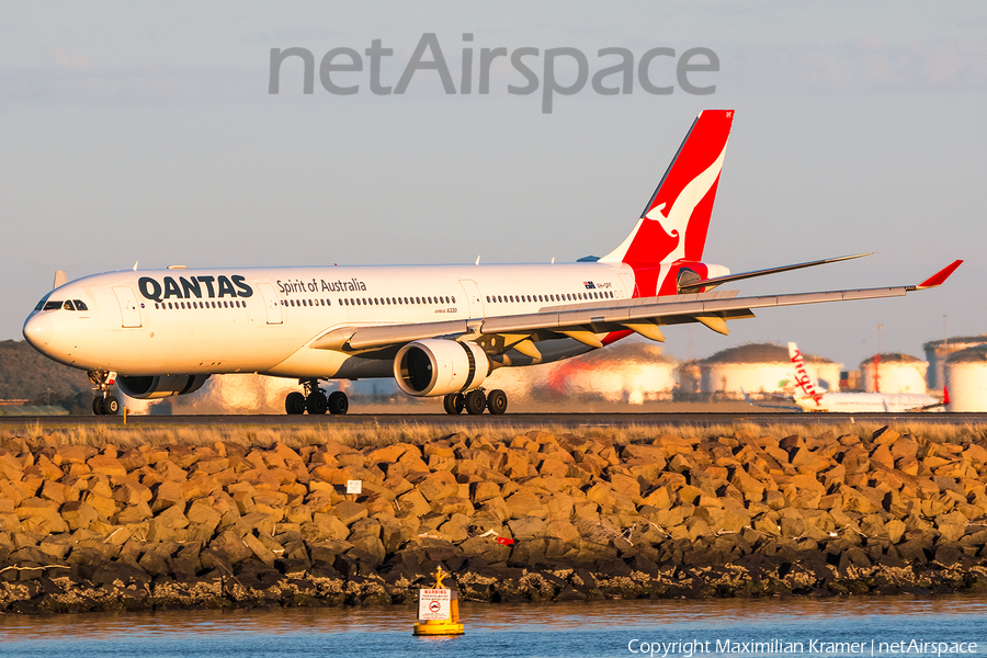 Qantas Airbus A330-303 (VH-QPF) | Photo 390325