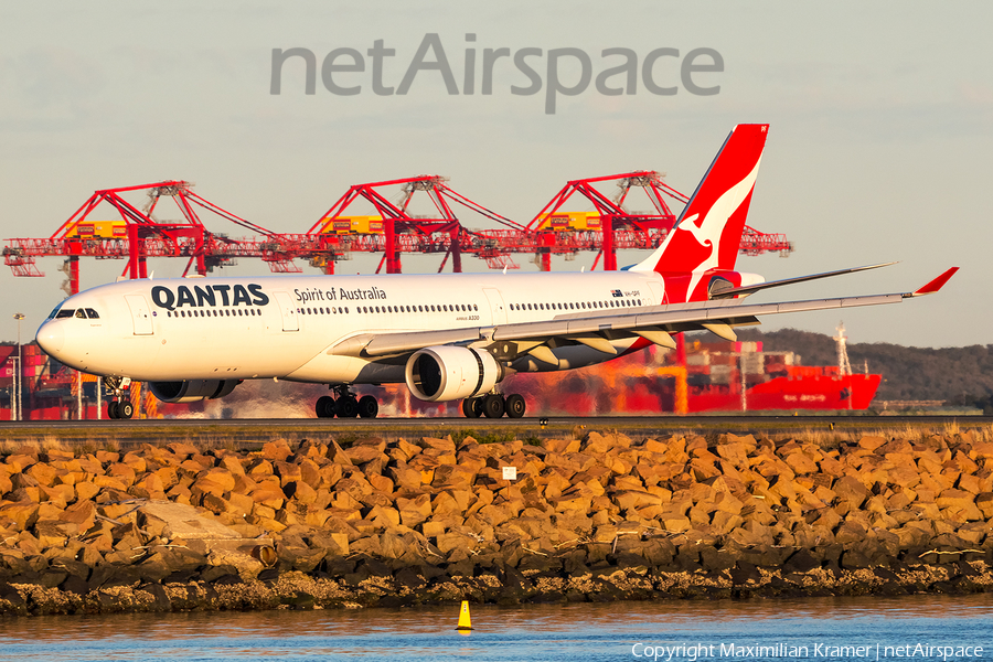 Qantas Airbus A330-303 (VH-QPF) | Photo 390326