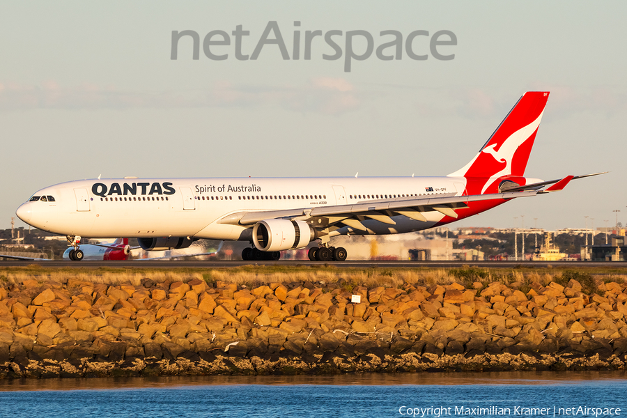 Qantas Airbus A330-303 (VH-QPF) | Photo 390327