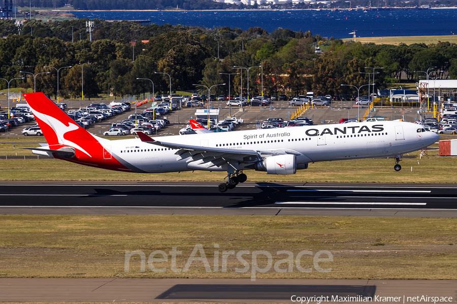 Qantas Airbus A330-303 (VH-QPI) | Photo 390751