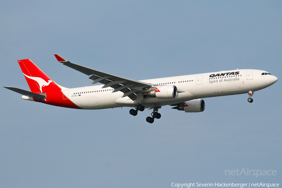 Qantas Airbus A330-303 (VH-QPJ) | Photo 216471