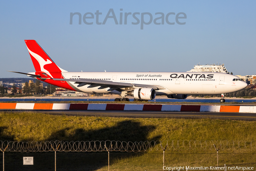 Qantas Airbus A330-303 (VH-QPJ) | Photo 391482