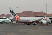 Jetstar Airways Boeing 787-8 Dreamliner (VH-VKH) at  Surabaya - Juanda International, Indonesia