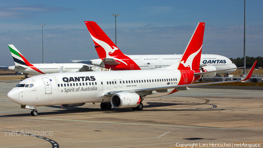 Qantas Boeing 737-838 (VH-VYA) | Photo 447346