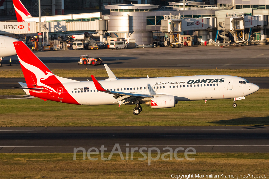 Qantas Boeing 737-838 (VH-VYB) | Photo 389879