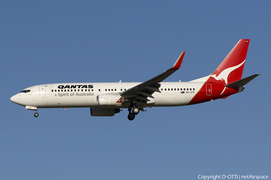 Qantas Boeing 737-838 (VH-VYF) | Photo 283652