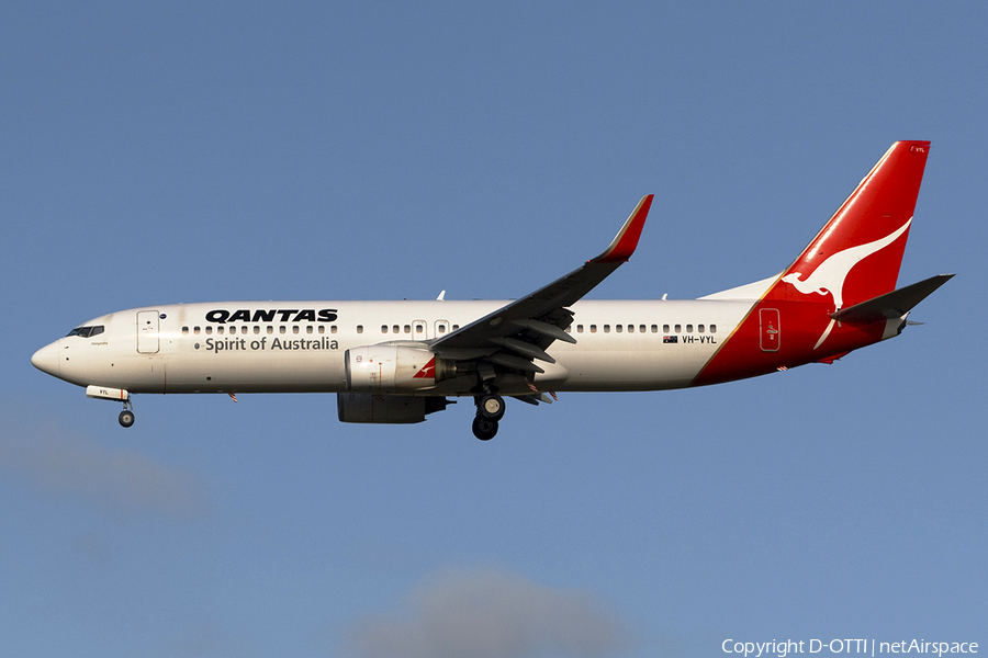 Qantas Boeing 737-838 (VH-VYL) | Photo 283655