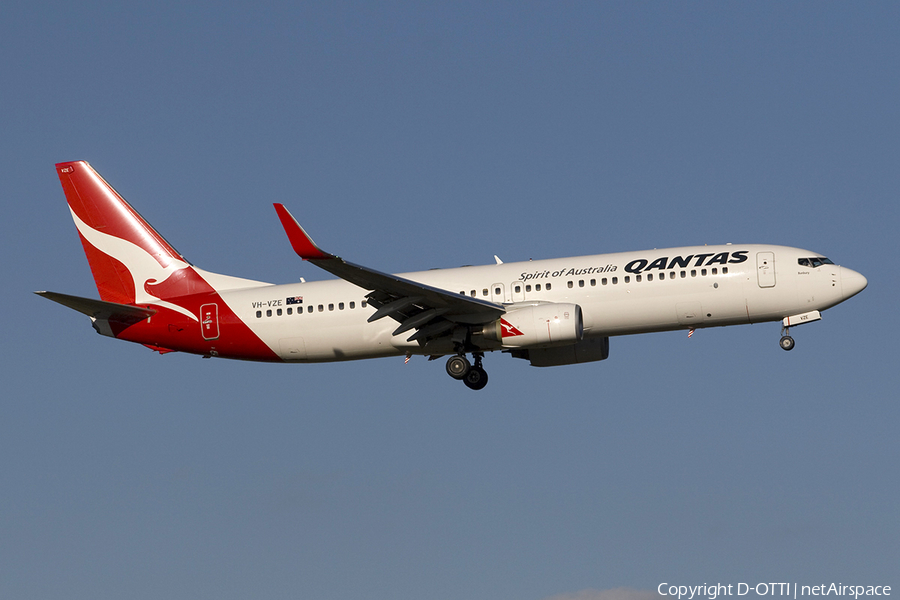 Qantas Boeing 737-838 (VH-VZE) | Photo 283454