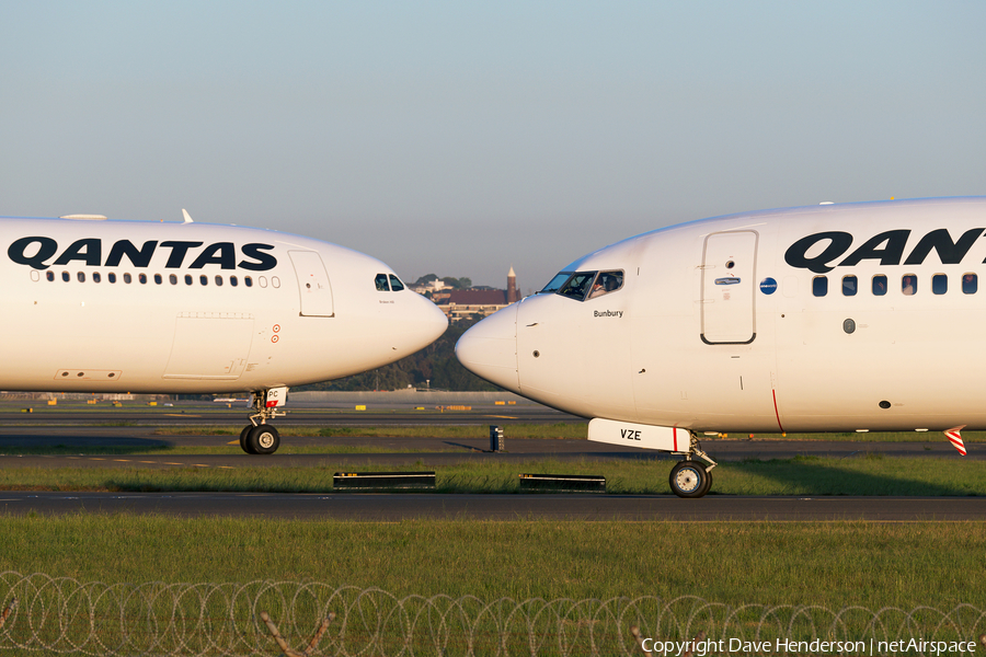 Qantas Boeing 737-838 (VH-VZE) | Photo 97082