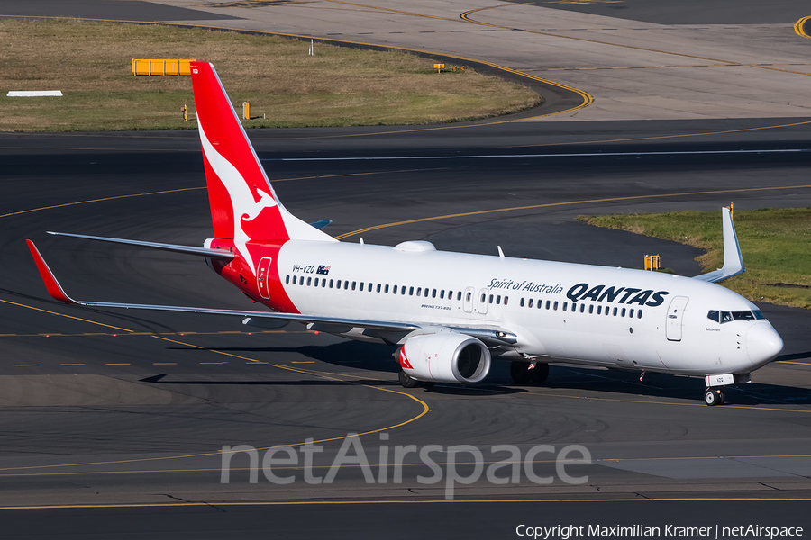 Qantas Boeing 737-838 (VH-VZQ) | Photo 390473