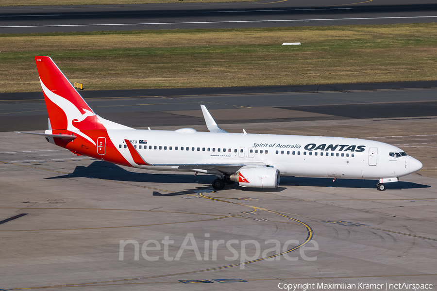 Qantas Boeing 737-838 (VH-VZQ) | Photo 390474