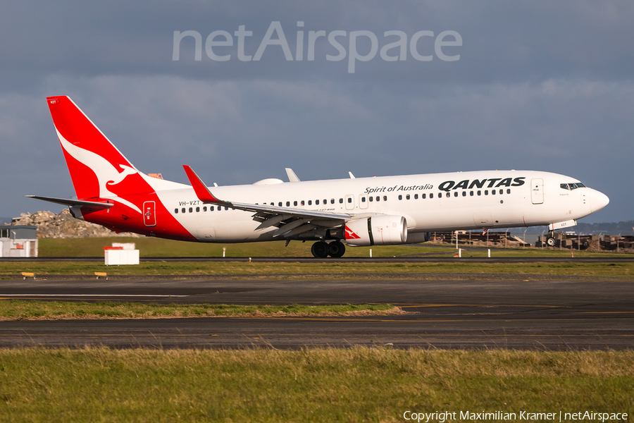 Qantas Boeing 737-838 (VH-VZT) | Photo 391857