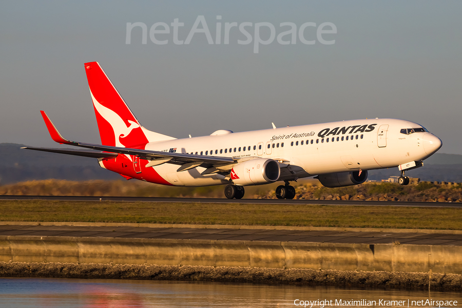 Qantas Boeing 737-838 (VH-VZT) | Photo 390343