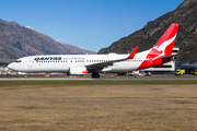 Qantas Boeing 737-838 (VH-VZZ) at  Queenstown, New Zealand