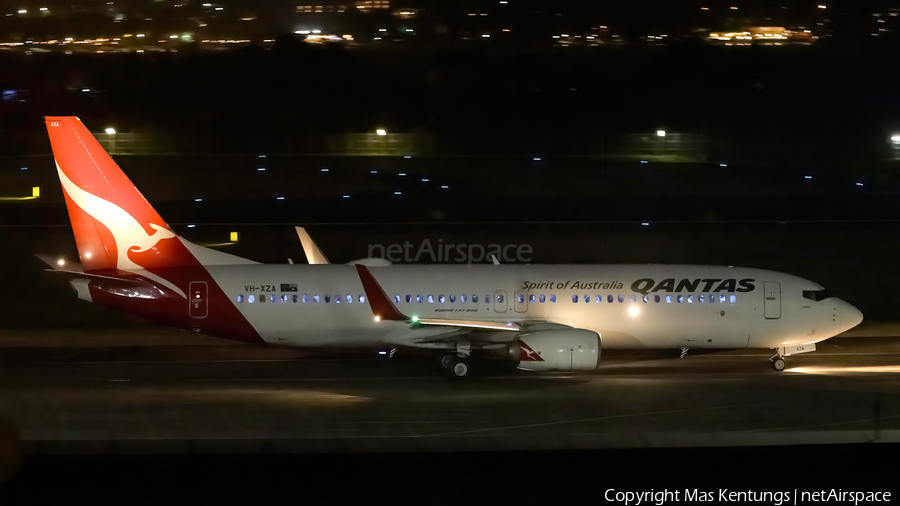 Qantas Boeing 737-838 (VH-XZA) | Photo 526026