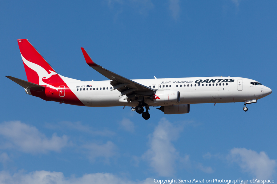 Qantas Boeing 737-838 (VH-XZE) | Photo 330493