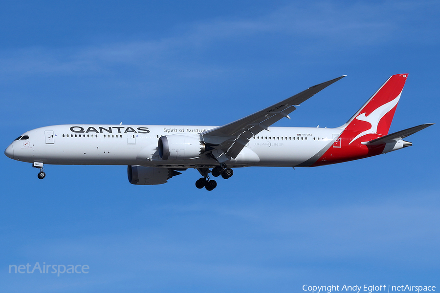 Qantas Boeing 787-9 Dreamliner (VH-ZNA) | Photo 215442