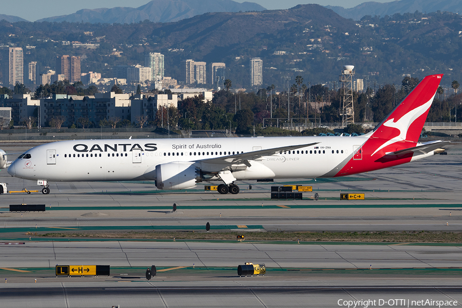 Qantas Boeing 787-9 Dreamliner (VH-ZNA) | Photo 542185