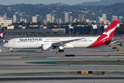 Qantas Boeing 787-9 Dreamliner (VH-ZNB) at  Los Angeles - International, United States