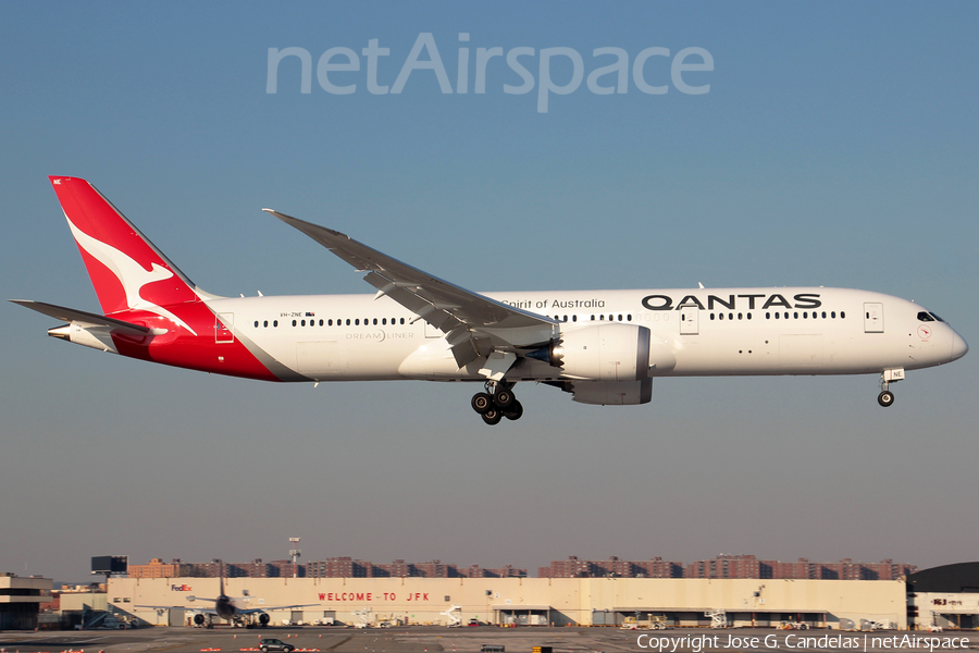 Qantas Boeing 787-9 Dreamliner (VH-ZNE) | Photo 348615