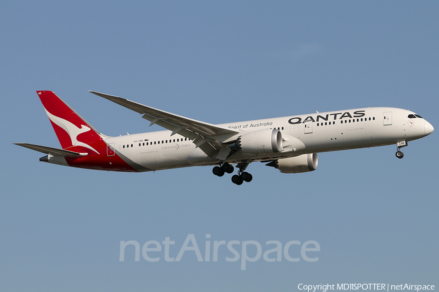 Qantas Boeing 787-9 Dreamliner (VH-ZNE) | Photo 391563