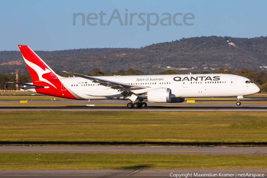 Qantas Boeing 787-9 Dreamliner (VH-ZNE) | Photo 391527
