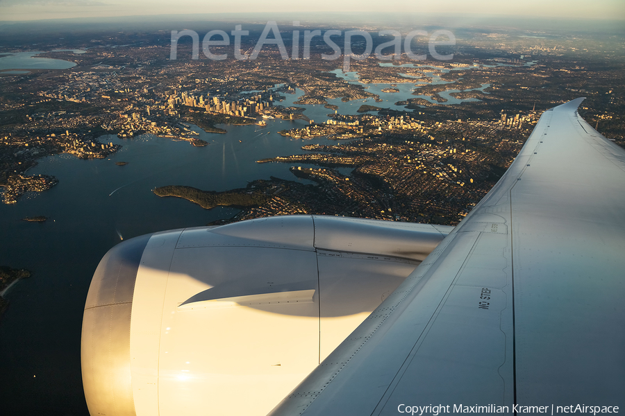 Qantas Boeing 787-9 Dreamliner (VH-ZNF) | Photo 389776