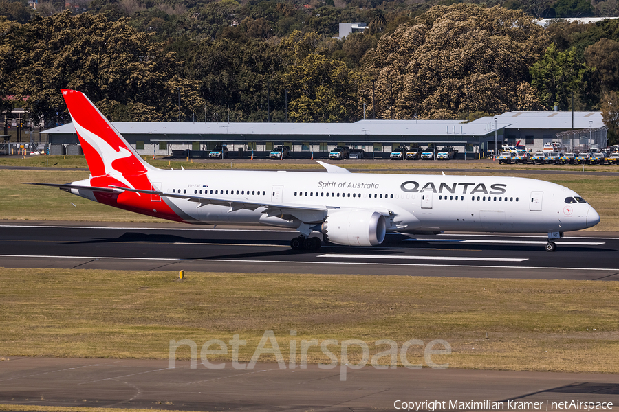 Qantas Boeing 787-9 Dreamliner (VH-ZNF) | Photo 390822