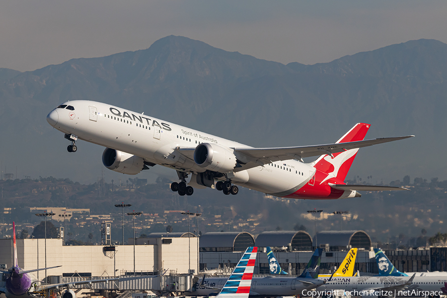 Qantas Boeing 787-9 Dreamliner (VH-ZNG) | Photo 370046