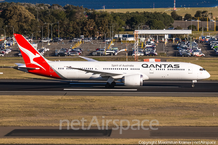 Qantas Boeing 787-9 Dreamliner (VH-ZNG) | Photo 390941