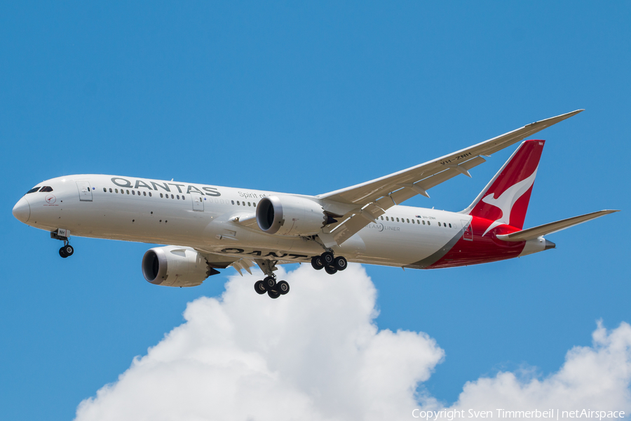 Qantas Boeing 787-9 Dreamliner (VH-ZNH) | Photo 285414