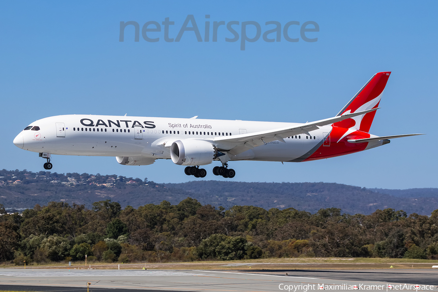 Qantas Boeing 787-9 Dreamliner (VH-ZNH) | Photo 391667