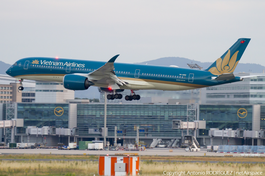Vietnam Airlines Airbus A350-941 (VN-892) | Photo 340404