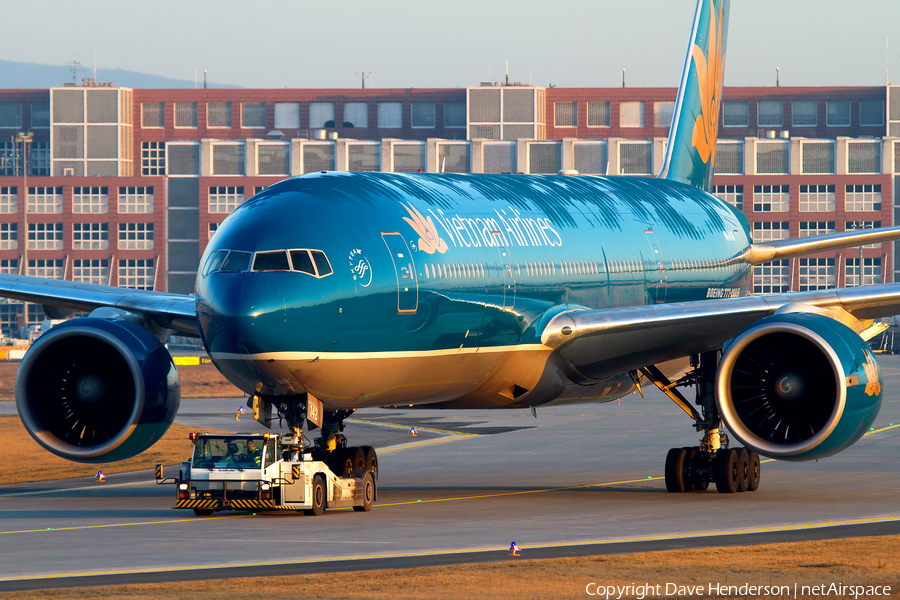 Vietnam Airlines Boeing 777-2Q8(ER) (VN-A142) | Photo 3048