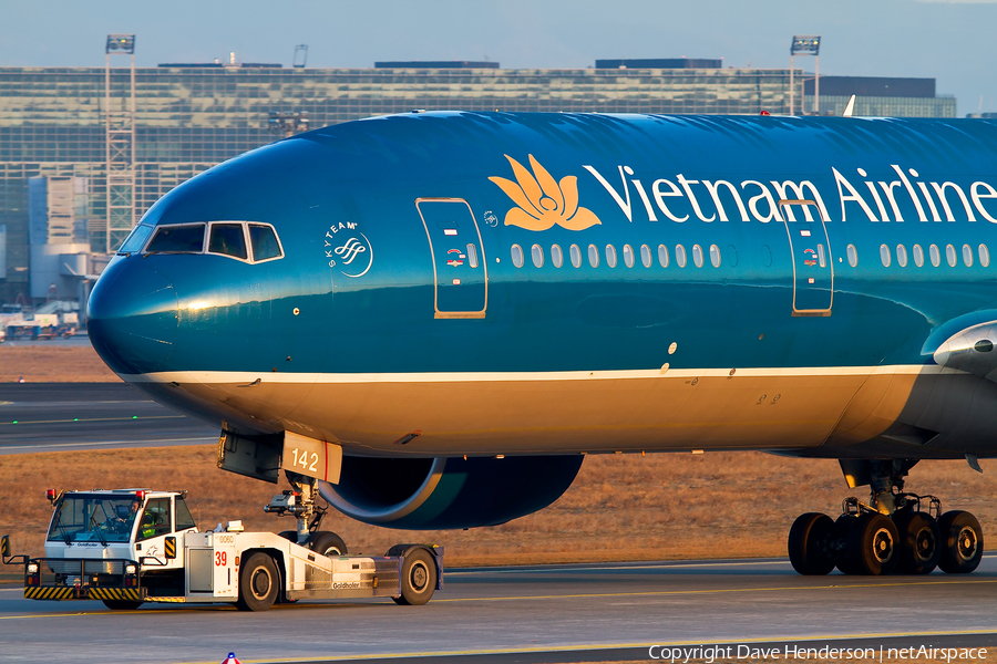 Vietnam Airlines Boeing 777-2Q8(ER) (VN-A142) | Photo 3049