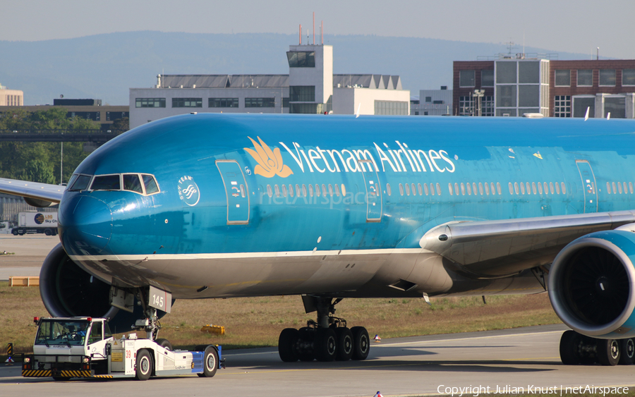 Vietnam Airlines Boeing 777-26K(ER) (VN-A145) | Photo 75500