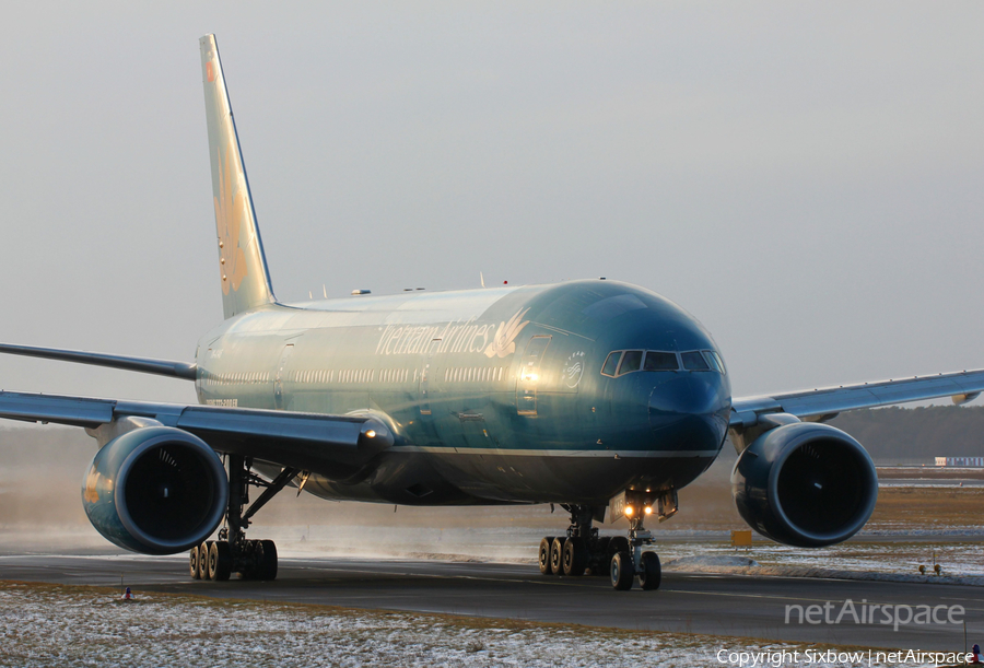 Vietnam Airlines Boeing 777-26K(ER) (VN-A146) | Photo 253196