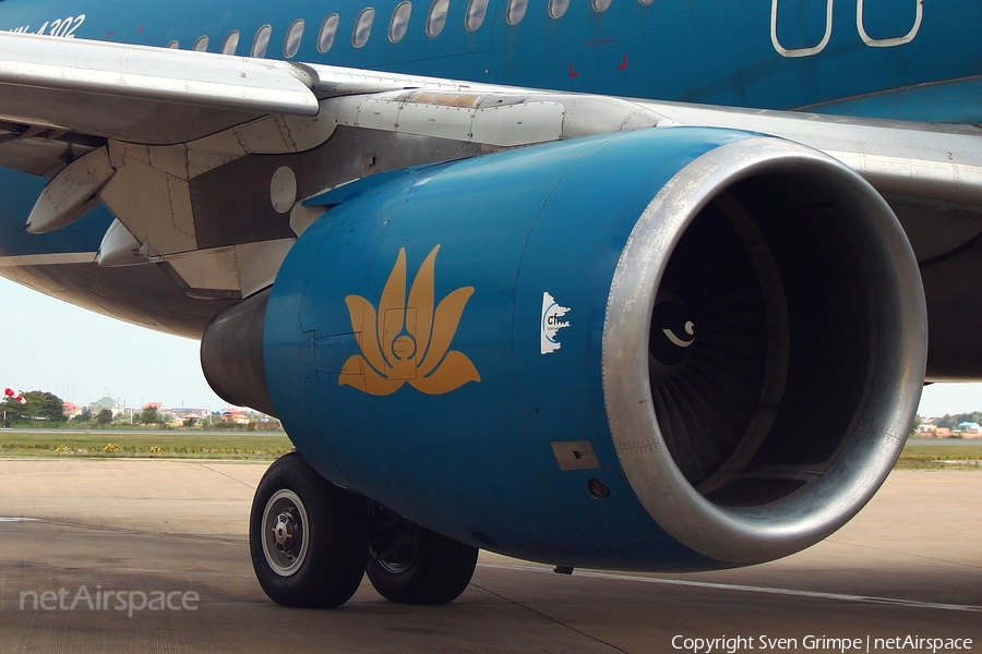 Vietnam Airlines Airbus A320-214 (VN-A302) | Photo 35098