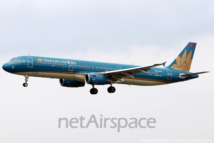 Vietnam Airlines Airbus A321-231 (VN-A323) | Photo 374277