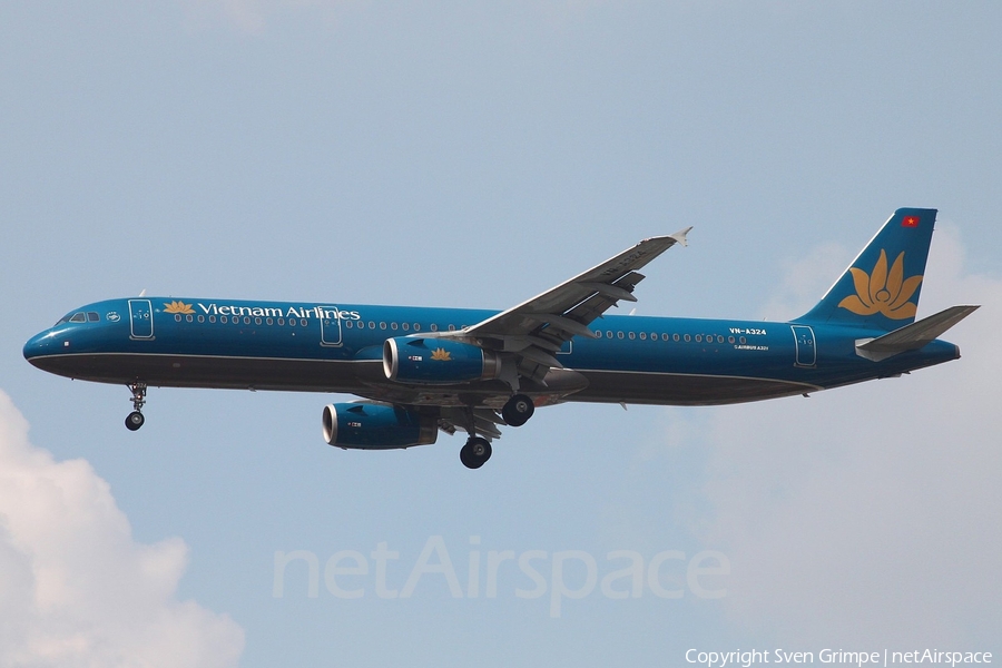 Vietnam Airlines Airbus A321-231 (VN-A324) | Photo 15104