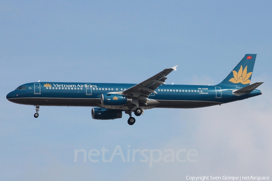 Vietnam Airlines Airbus A321-231 (VN-A325) | Photo 15144